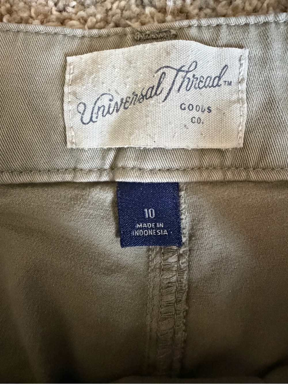 Women's Mid-Rise Barrel Leg Cargo Pants - Universal Thread™ Olive Green 10 - Picture 3 of 6